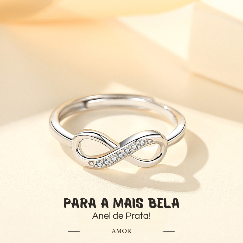 Anel ajustável em prata com banho de platina, moderno e elegante.