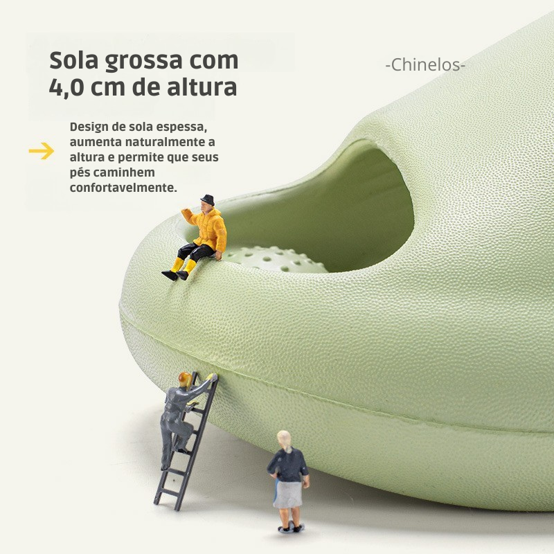 Chinelo de Banho com Solado Grosso e Design Vazado